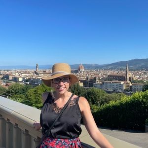 Meet your Posher, Emily